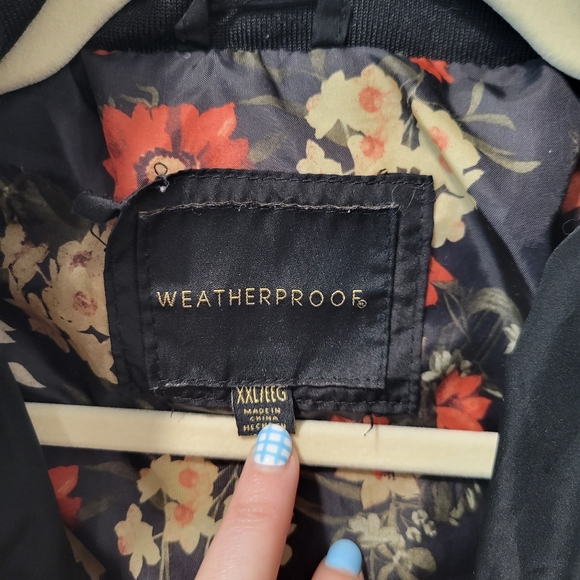 Weatherproof Women's Black Quilted Hooded Puffer Coat with Floral Lining - Picture 3 of 4